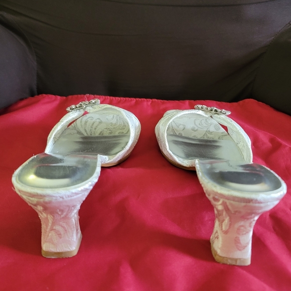 EUC Cloudwalkers by Avenue Metallic Slip On Heels Size 8.5W - Picture 3 of 16